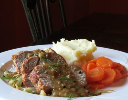 lombo de porco com cebola refogada e creme de erva-doce