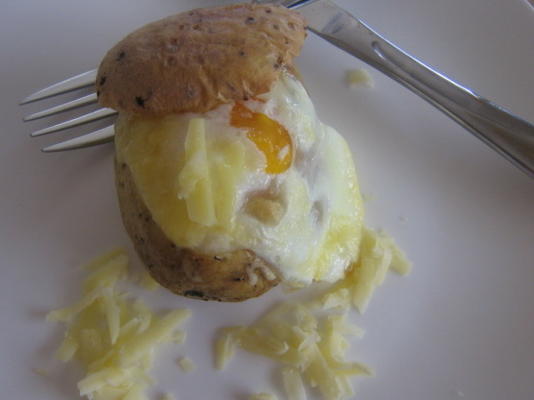 ovos em batatas assadas