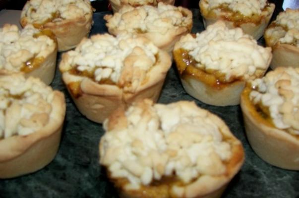 tortas de maçã feitas em uma panela de muffin