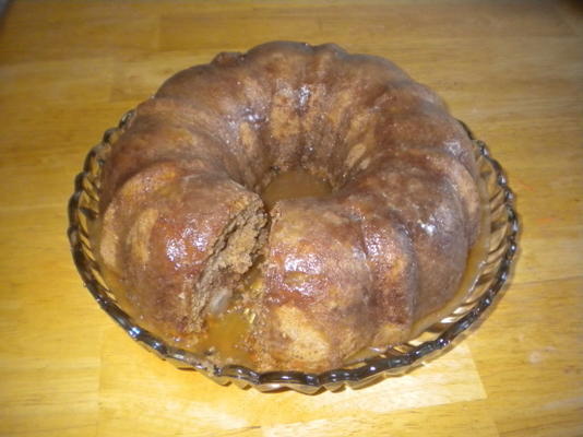 Bolo de pêra vitrificada com caramelo