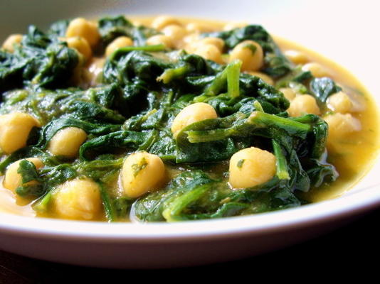 sopa de grão de bico com espinafre (potje de garbanzo con acelga)