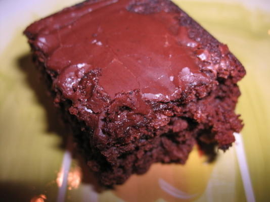 bolo de fudge de brownie (luz)