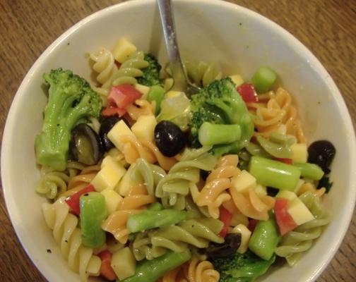 salada de macarrão de piquenique de verão