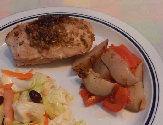 Frango assado com pesto de coentro e legumes