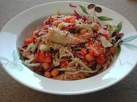 salada vegetariana fácil com molho asiático