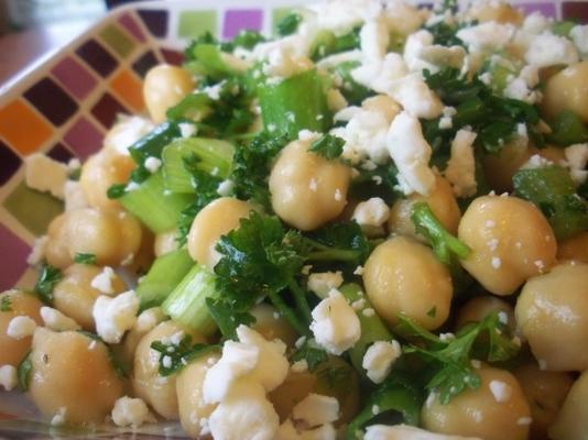 salada turca de grão de bico (nohut salatasi)