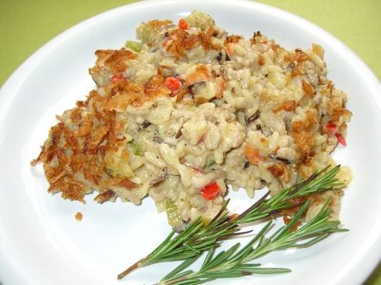 arroz selvagem e caçarola de salsicha