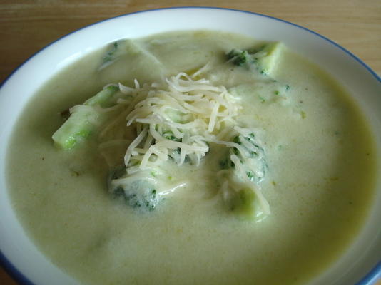 sopa de brócolis suíço