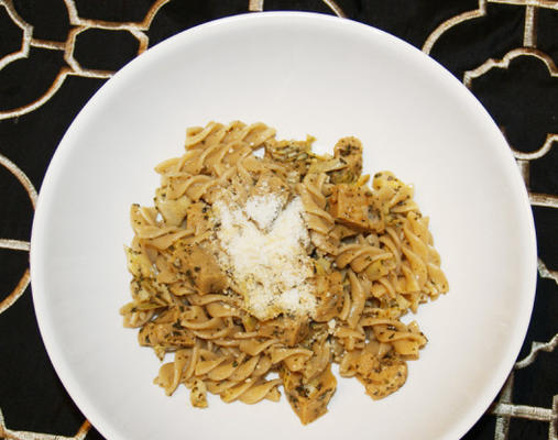 fettuccini com alcachofra, seitan e tomate seco ao sol