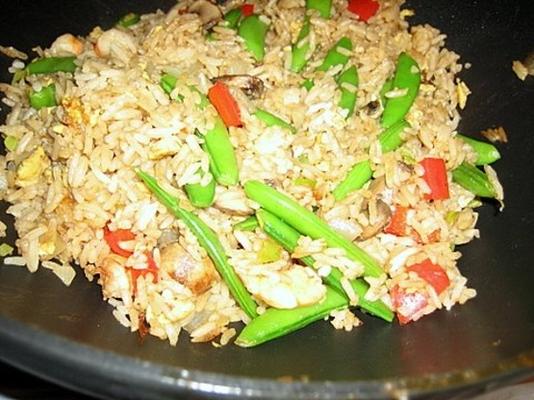 arroz frito com camarão e ovo