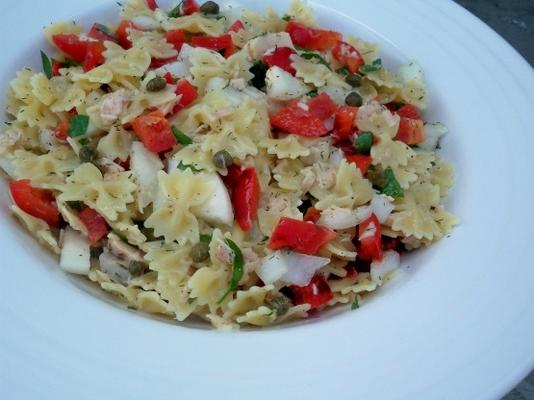 atum albacora e salada de macarrão gravata borboleta