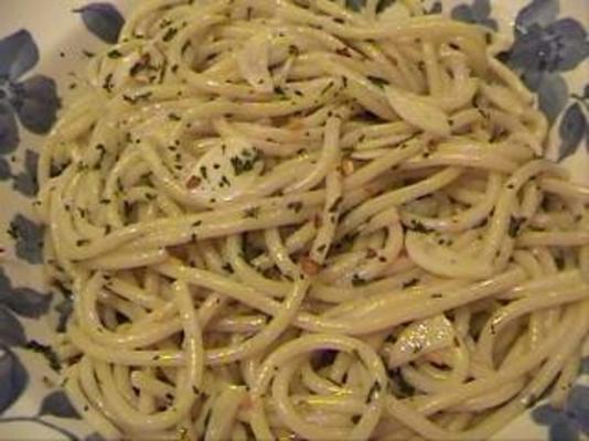 pepperoncini (espaguete com azeite e alho)