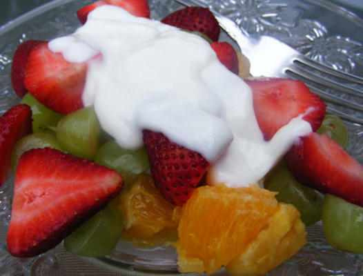 salada de frutas frescas com mel iogurte de baunilha