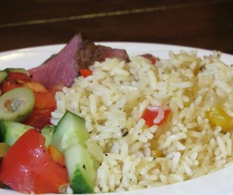 arroz de jasmim com cebolinha, cominho e pimenta vermelha