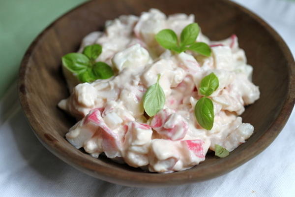 salada de frutos do mar com camarão e caranguejo