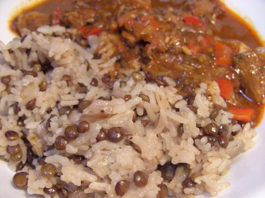 lentilhas e arroz (koshary) (egipto)
