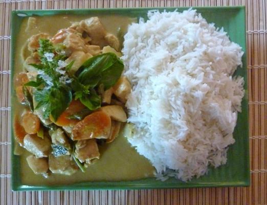 gaeng keow wan gai - frango caril verde tailandês