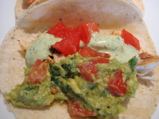 tacos de peixe saboroso coentro-lima