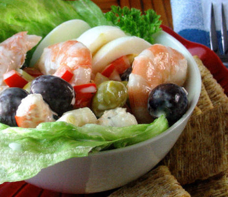 camarão / gambas e salada de azeitonas.