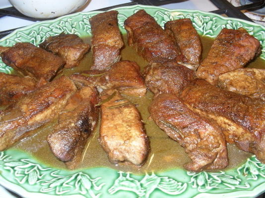 carne de porco balsâmica vidrada com cebolas caramelizadas