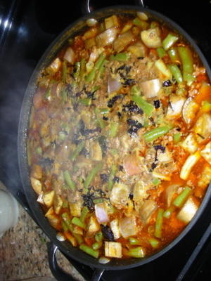 curry de estilo country com carne moída e feijão verde