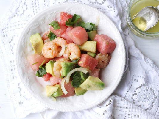 salada de camarão, melancia e abacate