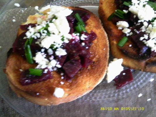 beterraba assada saborear com queijo feta no crostini