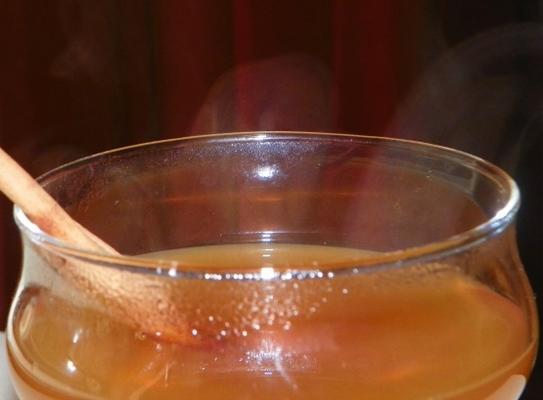 canelazo - bebida de rum de canela temperada