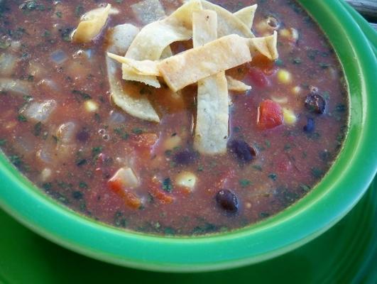 sopa de tortilha de feijão preto crockpot