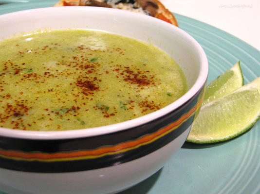 sopa de elote (sopa de milho mexicana)