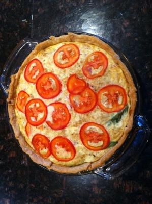 quiche com tomate, manjericão e alho