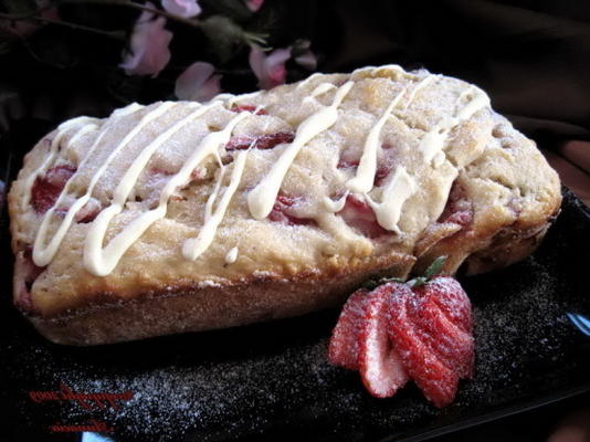 bolo de morango com chocolate branco