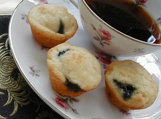 mini-muffins recheados com mirtilo