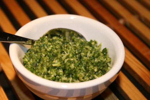 pesto de manjericão fresco com variações