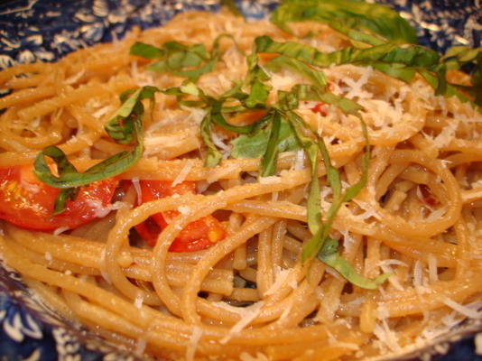 espaguete aglio olio e peperoncino (alho, óleo e pimenta)