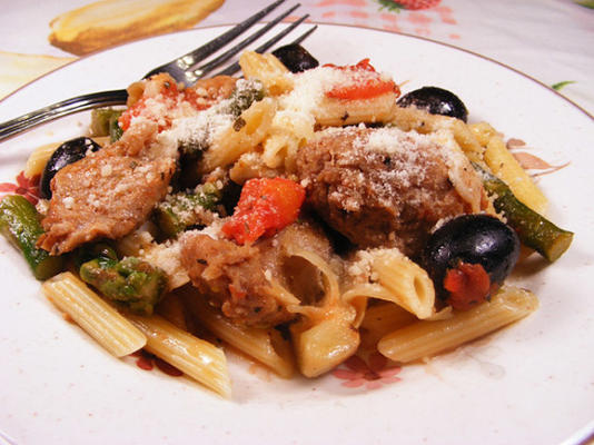 doce salsicha mediterrânea penne macarrão