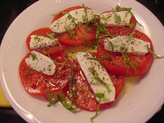 salada caprese simples