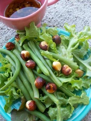 salada de feijão verde e avelã