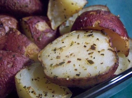 quase sem gordura assada batatas vermelhas minúsculas