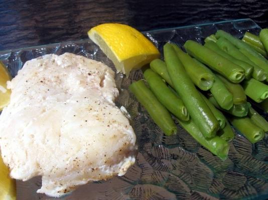 peixe cozido no vapor (sem vapor) com feijão verde