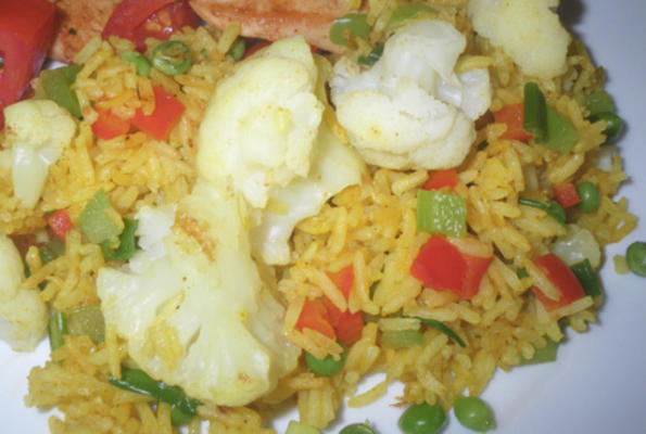 arroz ao curry com couve-flor e ervilhas