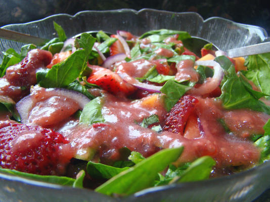 salada de mamão, morango e espinafre