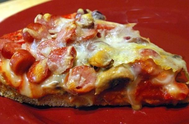 veggie e pepperoni pizza