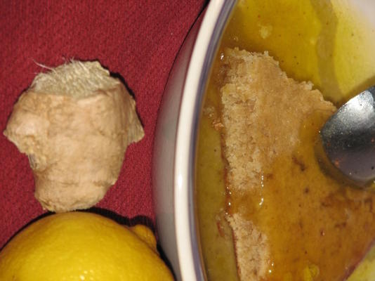 pão de gengibre com molho de limão