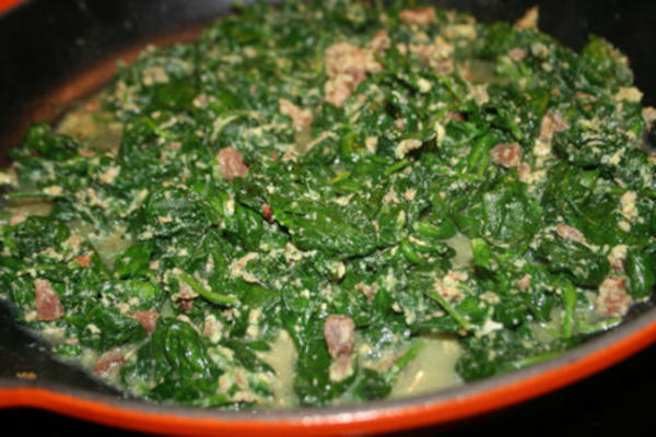 espinafre cozido saboroso