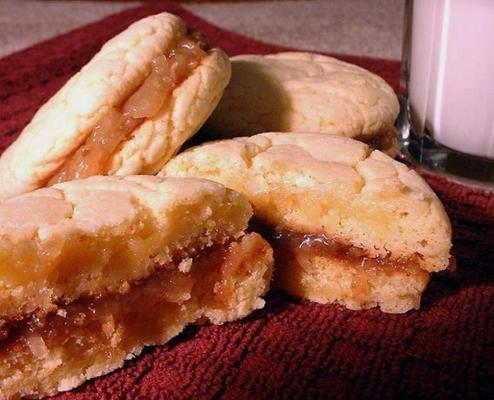 sanduíches de biscoito de mistura de bolo