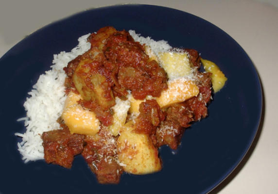 costelas de carne de carneiro jamaicano com mamão e manga