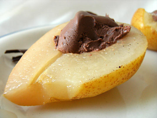 peras temperadas com mascarpone de chocolate