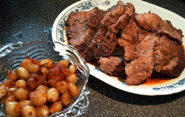 peito bovino refogado de carne com cebola pérola caramelizada