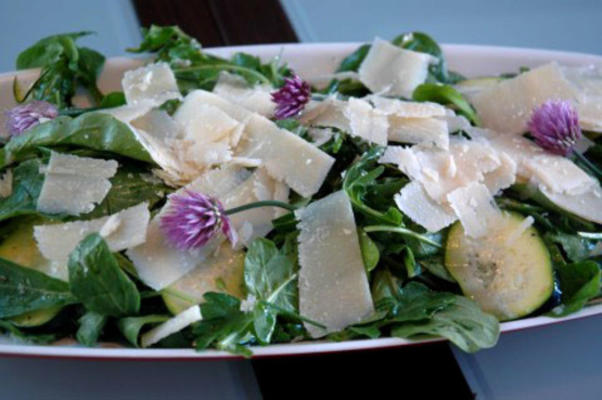 salada de abóbora com limão, alcaparras e queijo parmesão